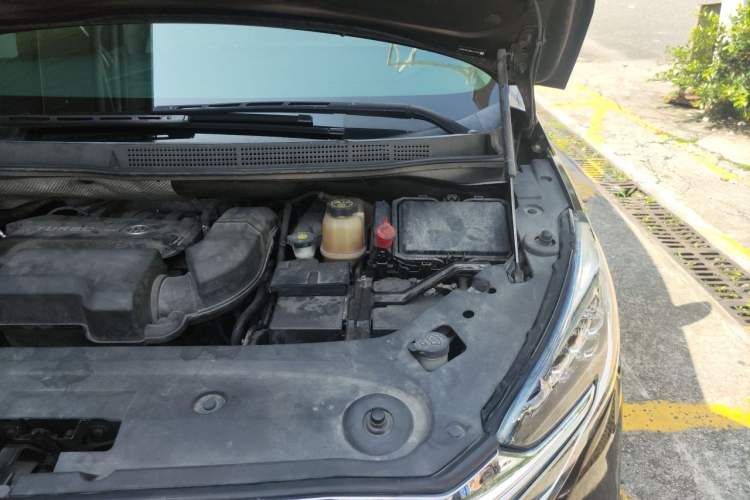 Used Buick GL8 2021 ES Land Cruiser 653T Luxury Edition Engine Bay Left
