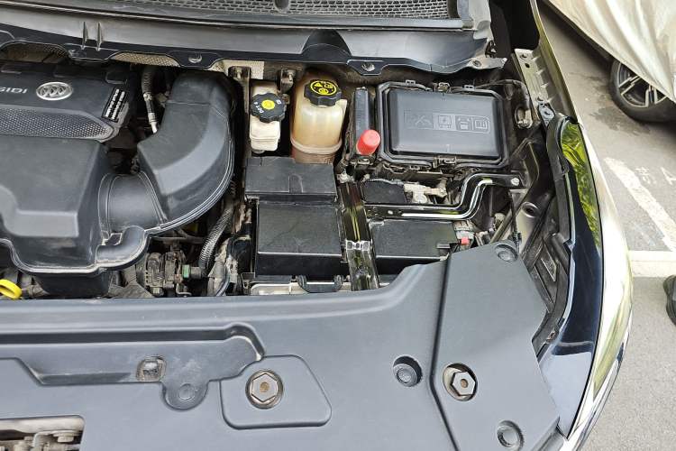 Used Buick GL8 2021 Land Cruiser Executive Class 652T Smart Luxury Model Engine Bay Left