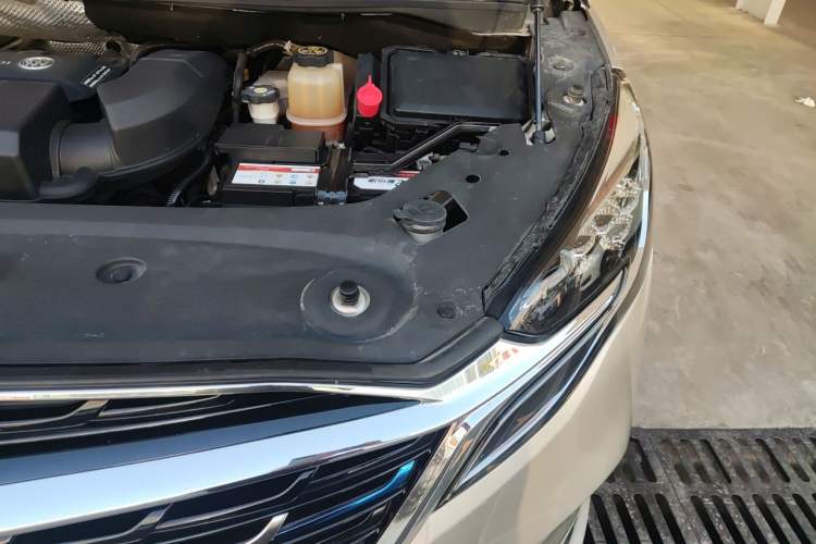 Used Buick GL8 2021 ES Land Cruiser 653T Luxury Edition Engine Bay Left