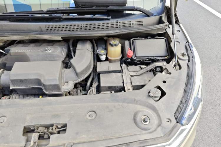 Used Buick GL8 2021 ES Land Cruiser 653T Luxury Edition Engine Bay Left
