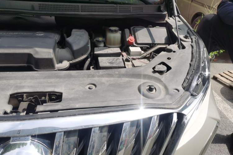 Used Buick GL8 2021 ES Land Cruiser 653T Luxury Edition Engine Bay Left