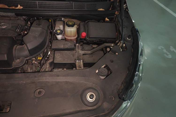Used Buick GL8 2021 ES Land Cruiser 653T Luxury Edition Engine Bay Left