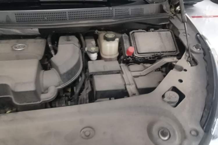 Used Buick GL8 2021 ES Landtrek 653T Luxury Model Engine Bay Left