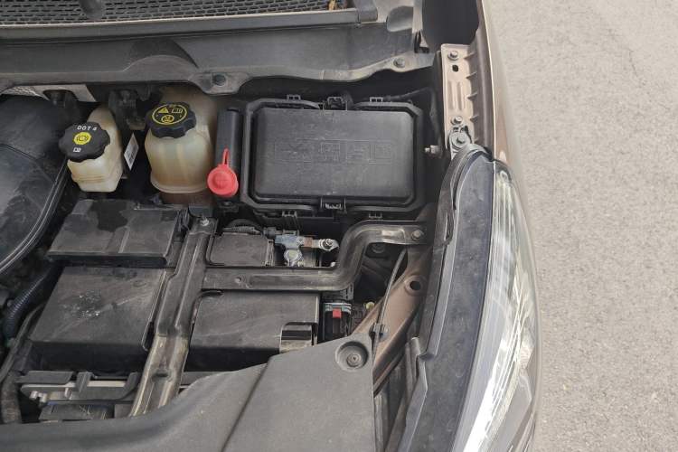 Used Buick GL8 2021 Land Cruiser Executive 652T Premium Model Engine Bay Left