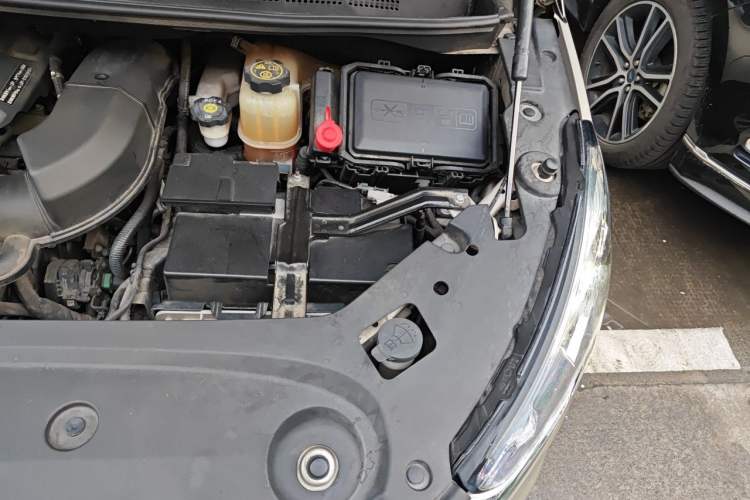 Used Buick GL8 2021 ES Landtrek 653T Comfort Edition Engine Bay Left