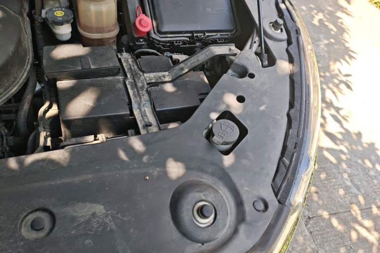 Used Buick GL8 2021 ES Landtrek 653T Comfort Edition Engine Bay Left