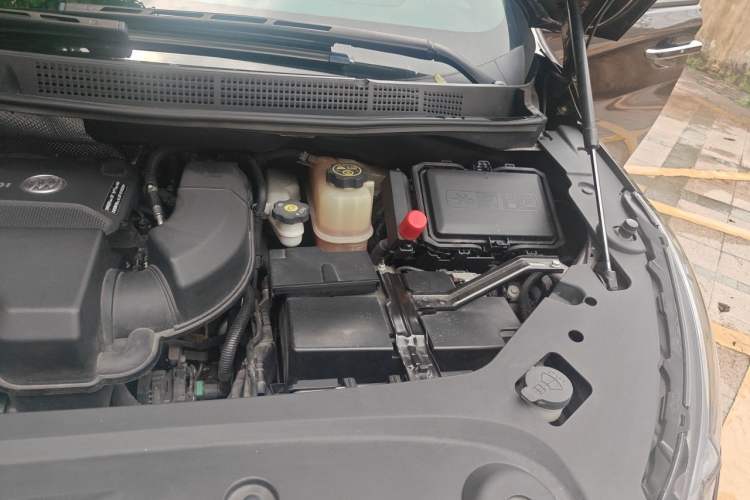 Used Buick GL8 2021 ES Landtrek 653T Smart Luxury Model Engine Bay Left