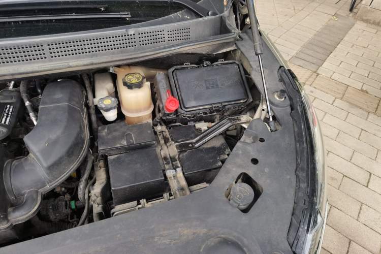Used Buick GL8 2021 ES Land Cruiser 653T Flagship Model Engine Bay Left