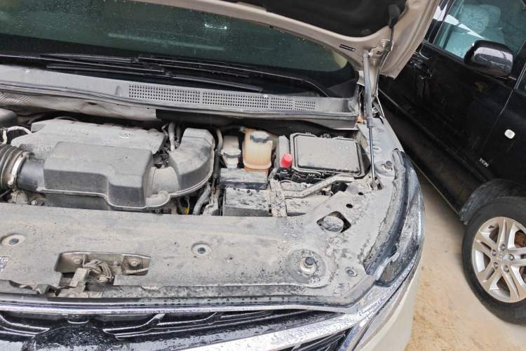 Used Buick GL8 2021 ES Land Cruiser 653T Luxury Edition Engine Bay Left