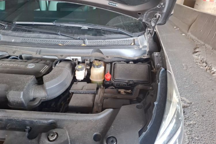 Used Buick GL8 2021 Land Cruiser Executive Class 652T Luxury Model Engine Bay Left