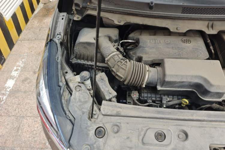 Used Buick GL8 2021 Land Cruiser Executive Class 652T Comfort Model Engine Bay Right