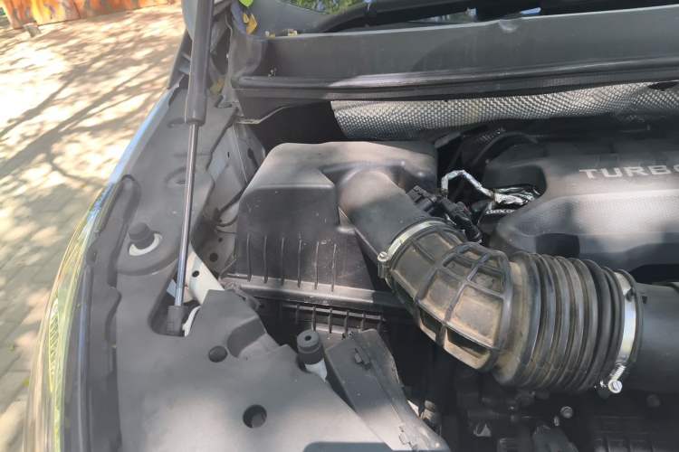 Used Buick GL8 2021 ES Landtrek 653T Luxury Model Engine Bay Right