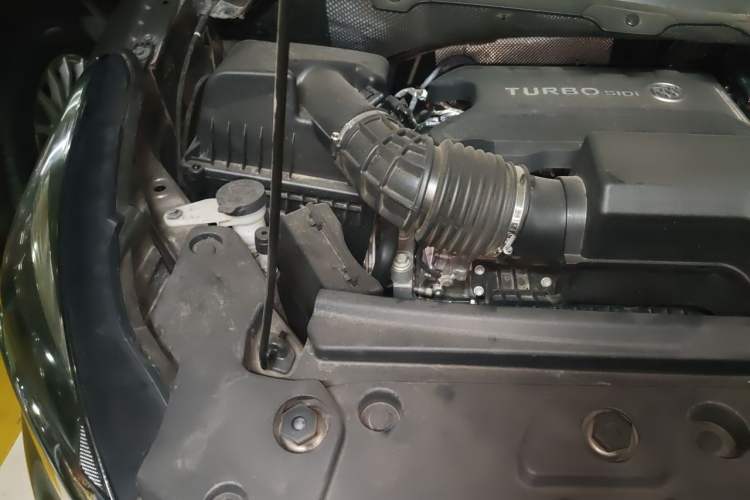 Used Buick GL8 2021 Land Cruiser Executive Class 652T Comfort Model Engine Bay Right