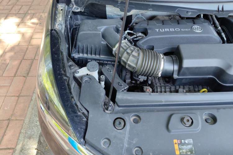 Used Buick GL8 2021 Land Cruiser Executive Class 652T Luxury Model Engine Bay Right