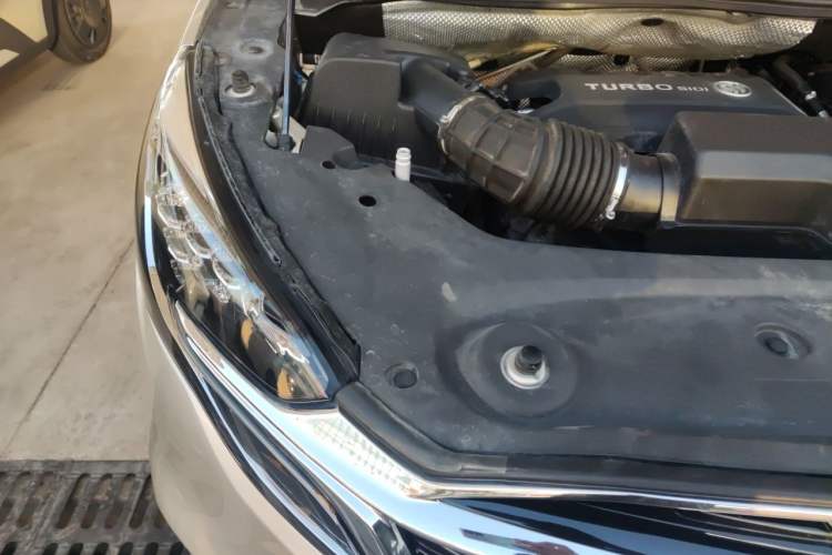 Used Buick GL8 2021 ES Land Cruiser 653T Luxury Edition Engine Bay Right
