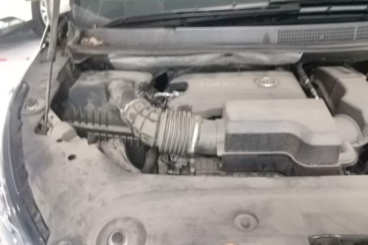 Used Buick GL8 2021 ES Landtrek 653T Luxury Model Engine Bay Right
