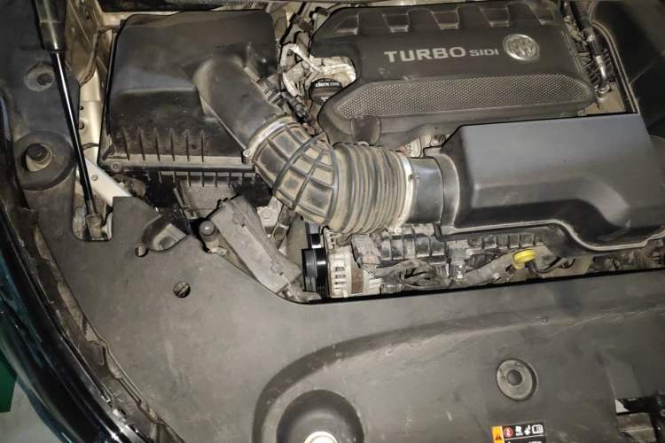 Used Buick GL8 2021 ES Landtrek 653T Luxury Model Engine Bay Right