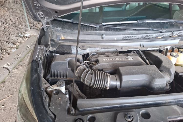 Used Buick GL8 2021 Land Cruiser Executive Class 652T Luxury Model Engine Bay Right