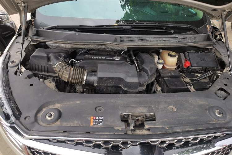 Used Buick GL8 2021 ES Land Cruiser 653T Flagship Model Engine Bay