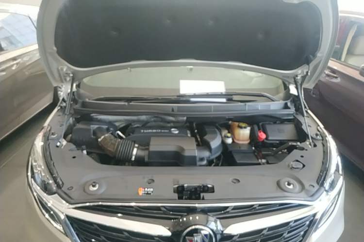 Used Buick GL8 2021 ES Landtrek 653T Luxury Model Engine Bay