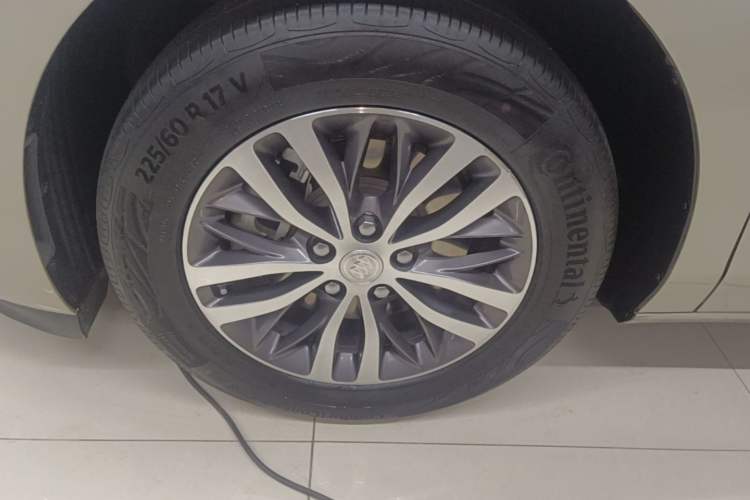 Used Buick GL8 2021 ES Landtrek 653T Comfort Edition Exterior 4