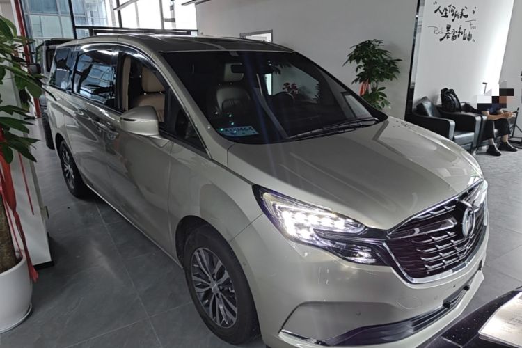Used Buick GL8 2021 ES Land Cruiser 653T Luxury Edition Front Right 45 Deg
