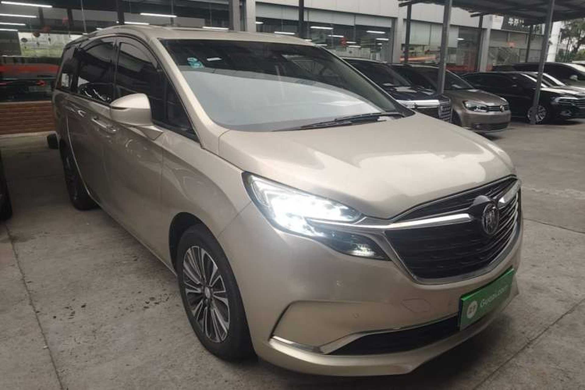 Used Buick GL8 2021 ES Landtrek 653T Luxury Model Front Right 45 Deg