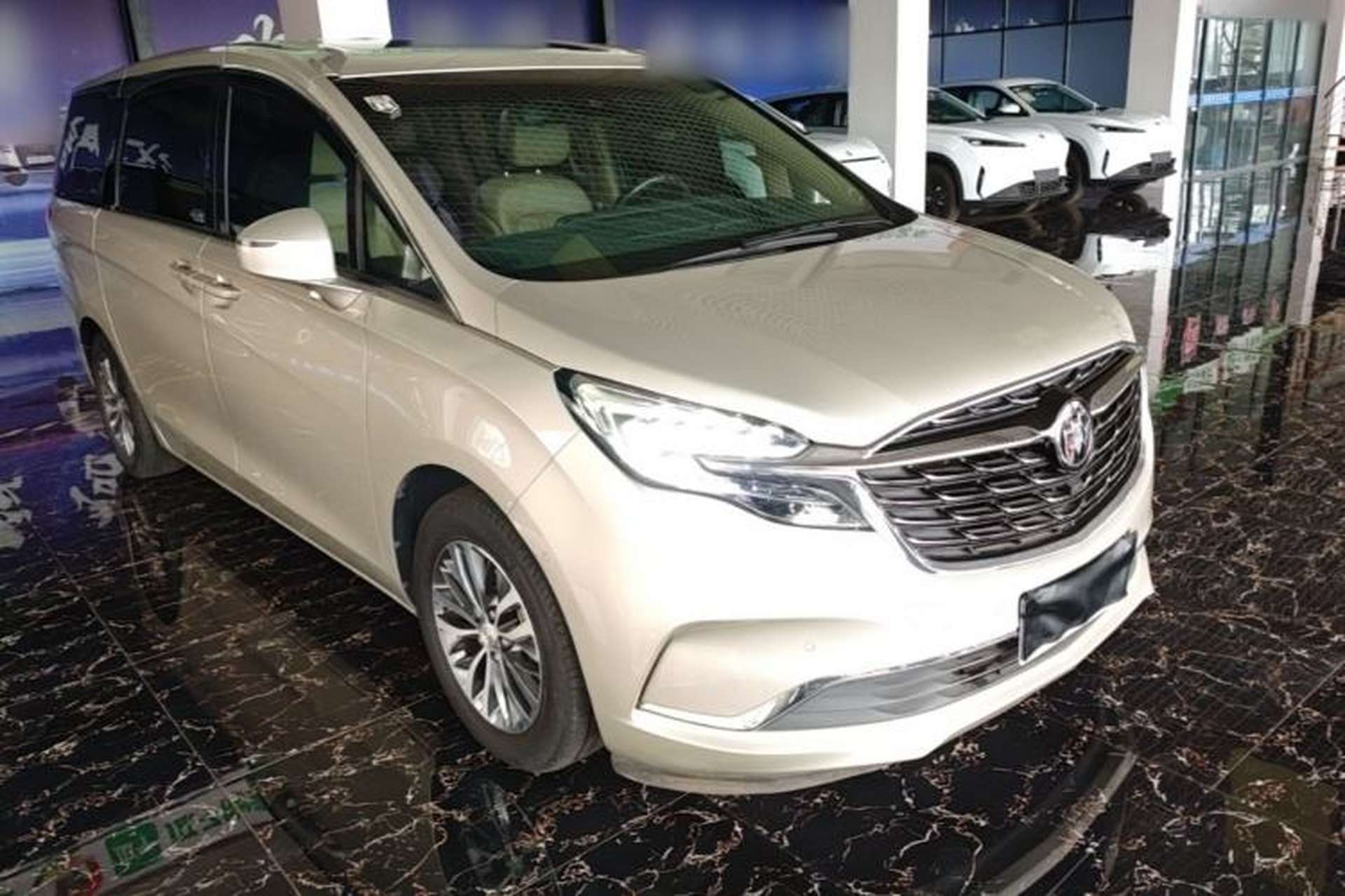 Used Buick GL8 2021 ES Land Cruiser 653T Luxury Edition Front Right 45 Deg