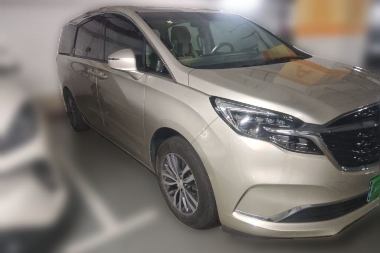 Used Buick GL8 2021 ES Landtrek 653T Comfort Edition Front Right 45 Deg