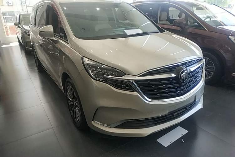 Used Buick GL8 2021 ES Landtrek 653T Luxury Model Front Right 45 Deg