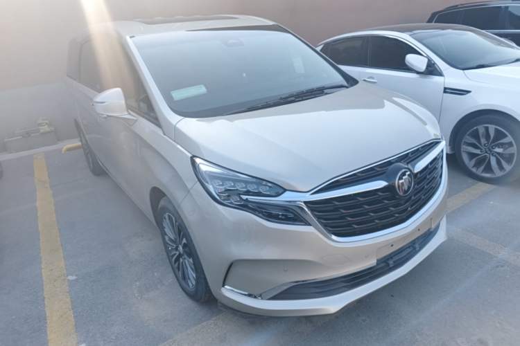 Used Buick GL8 2021 ES Landtrek 653T Luxury Model Front Right 45 Deg