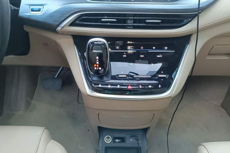 Used Buick GL8 2021 ES Land Cruiser 653T Luxury Edition Gear Lever
