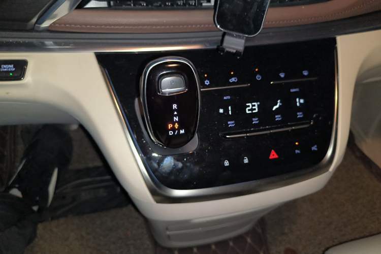 Used Buick GL8 2021 Land Cruiser Executive 652T Premium Model Gear Lever