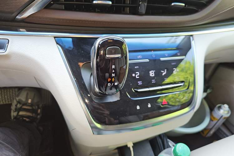 Used Buick GL8 2021 Land Cruiser Executive Class 652T Smart Luxury Model Gear Lever