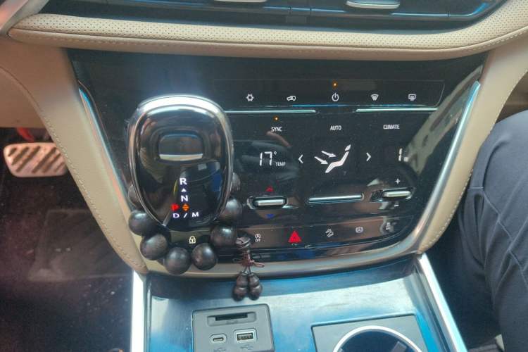 Used Buick GL8 2021 ES Land Cruiser 653T Luxury Edition Gear Lever
