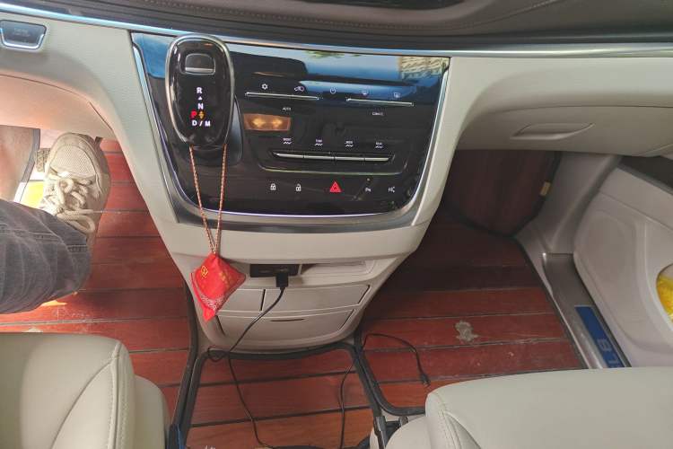 Used Buick GL8 2021 Land Cruiser Executive 652T Premium Model Gear Lever