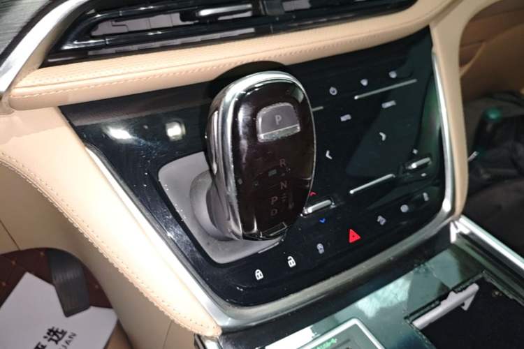 Used Buick GL8 2021 ES Land Cruiser 653T Luxury Edition Gear Lever