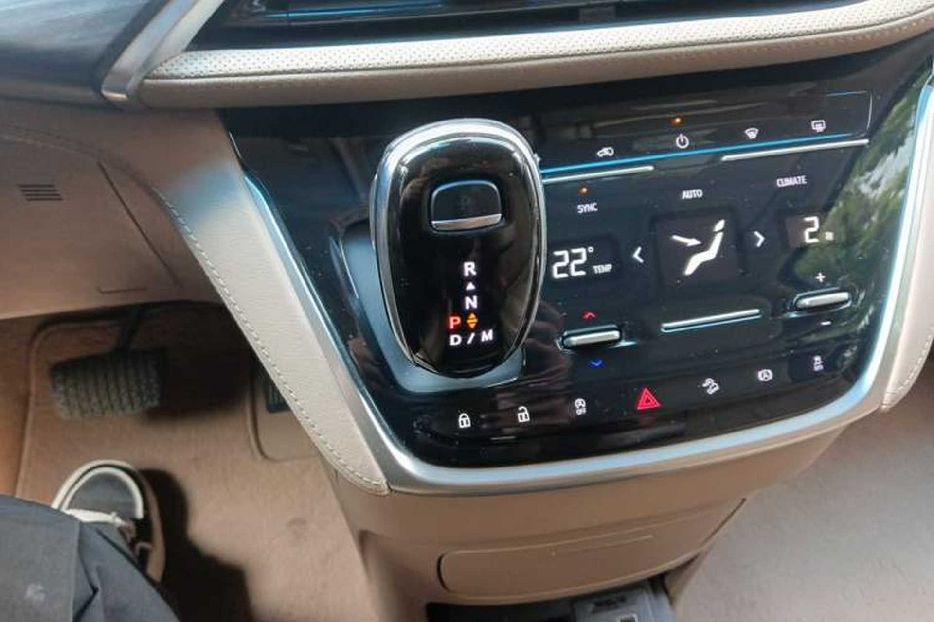 Used Buick GL8 2021 ES Land Cruiser 653T Luxury Edition Gear Lever