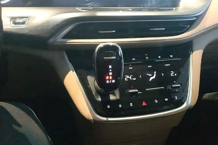 Used Buick GL8 2021 ES Land Cruiser 653T Luxury Edition Gear Lever
