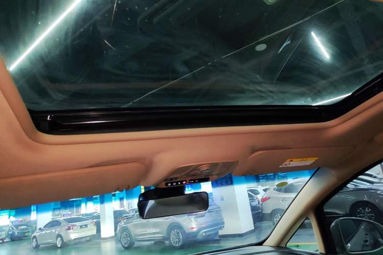 Used Buick GL8 2021 ES Landtrek 653T Luxury Model Headliner