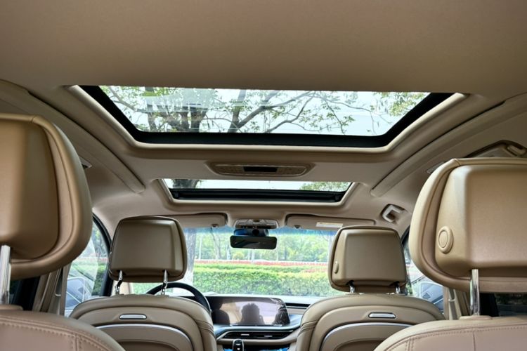 Used Buick GL8 2021 ES Landtrek 653T Luxury Model Headliner