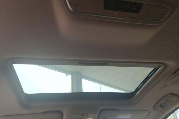 Used Buick GL8 2021 ES Landtrek 653T Luxury Model Headliner