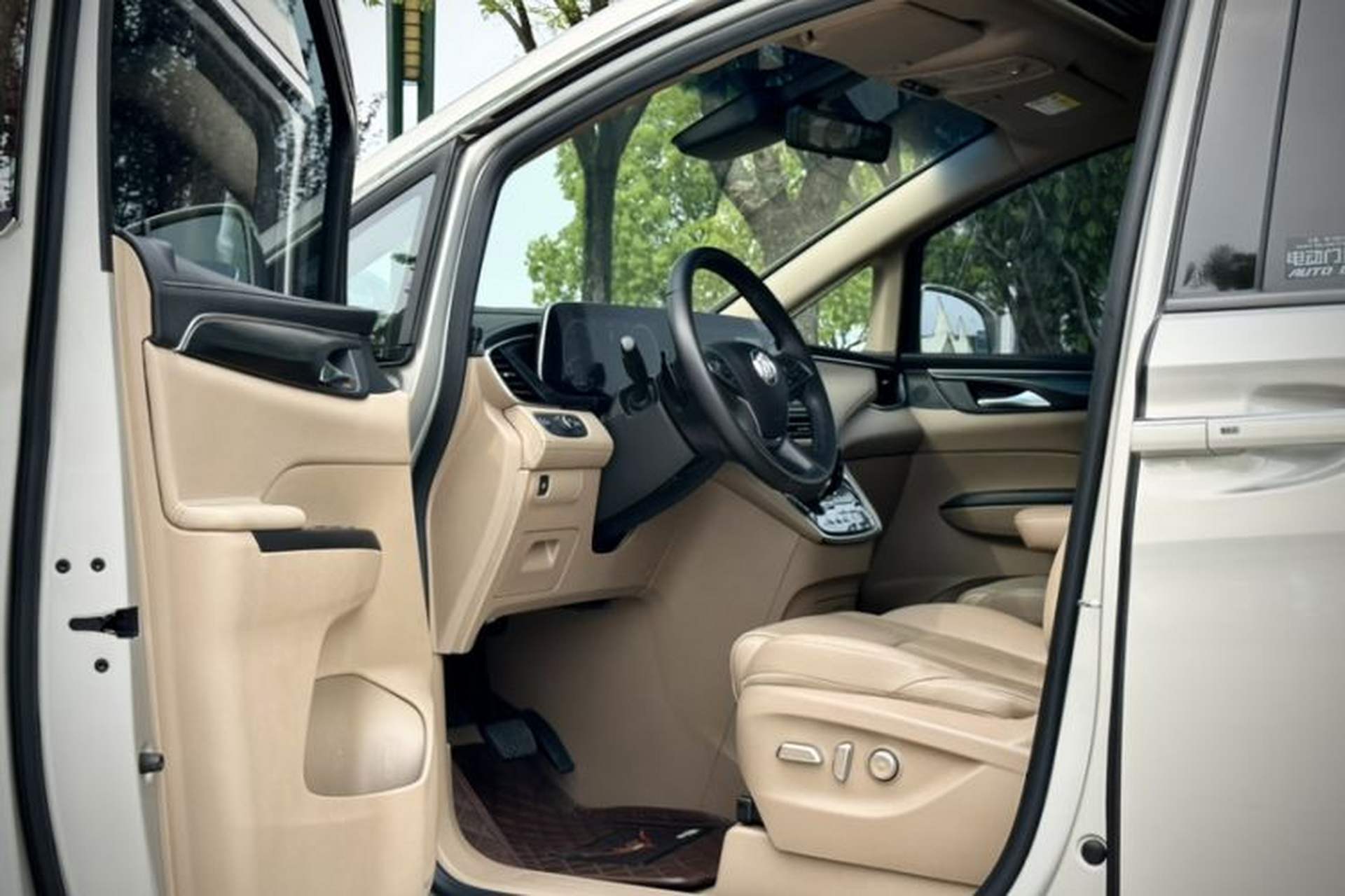 Used Buick GL8 2021 ES Landtrek 653T Luxury Model Interior 1