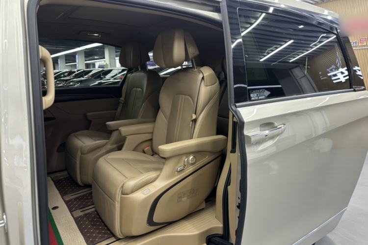 Used Buick GL8 2021 ES Land Cruiser 653T Flagship Model Interior 1