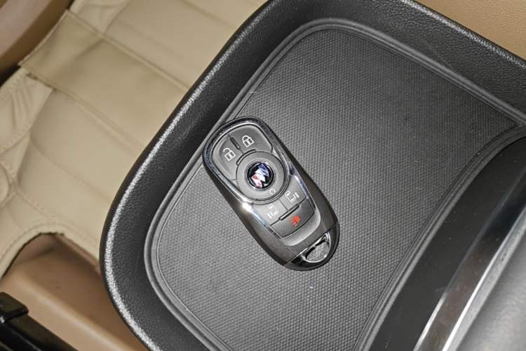 Used Buick GL8 2021 ES Land Cruiser 653T Luxury Edition Interior 1