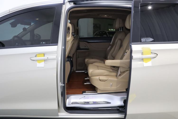 Used Buick GL8 2021 ES Land Cruiser 653T Luxury Edition Interior 2
