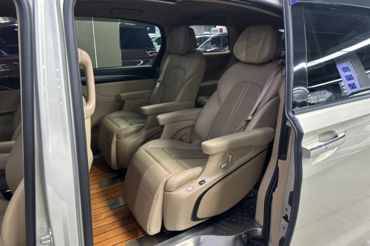 Used Buick GL8 2021 ES Landtrek 653T Luxury Model Interior 2
