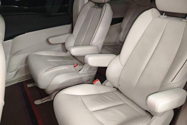 Used Buick GL8 2021 Land Cruiser Executive 652T Premium Model Interior 4
