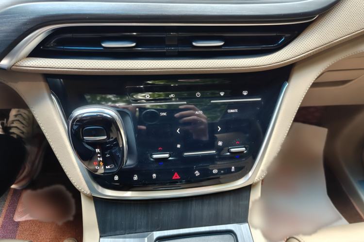 Used Buick GL8 2021 ES Land Cruiser 653T Flagship Model Interior 4