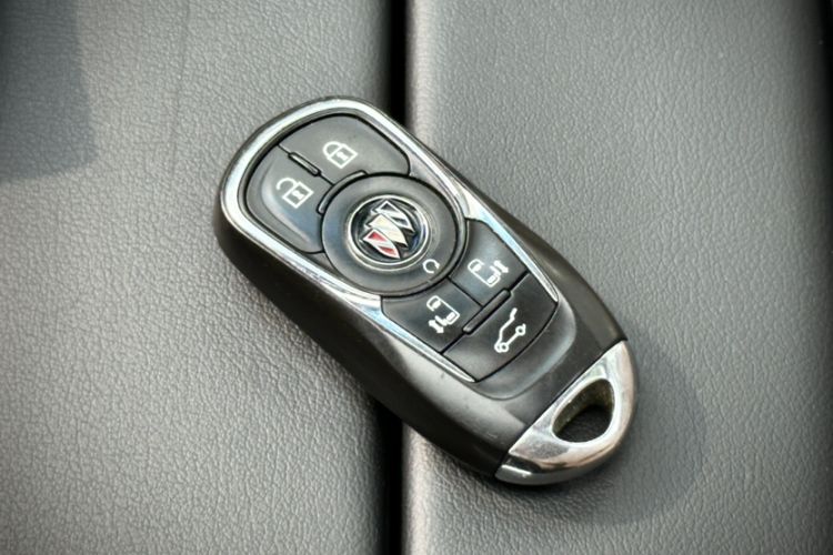 Used Buick GL8 2021 ES Landtrek 653T Luxury Model Interior 5